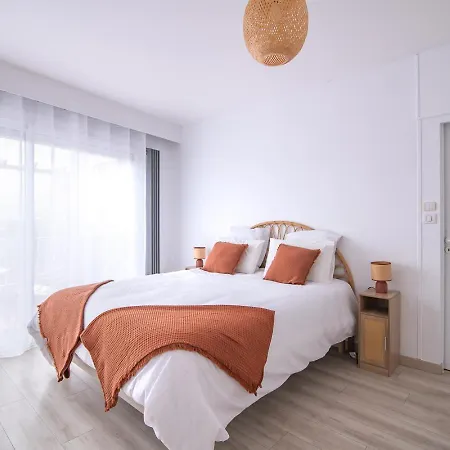 De L'esplanade-18 Min Du Puy Du Fou-ventilateurs- Billard- Baby-foot-flechettes-grande Maison De Bourg Spacieuse De 200m2- Famille-amis-groupe בית נופש