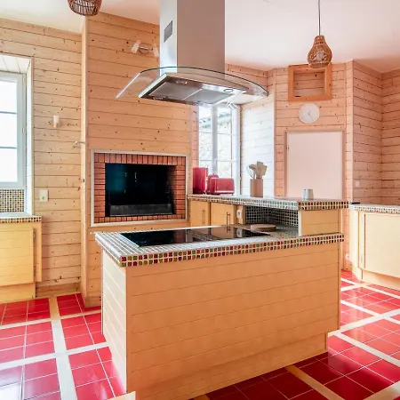 De L'esplanade-18 Min Du Puy Du Fou-ventilateurs- Billard- Baby-foot-flechettes-grande Maison De Bourg Spacieuse De 200m2- Famille-amis-groupe בית נופש פוזוז'