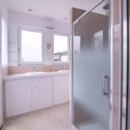 De L'esplanade-18 Min Du Puy Du Fou-ventilateurs- Billard- Baby-foot-flechettes-grande Maison De Bourg Spacieuse De 200m2- Famille-amis-groupe בית נופש פוזוז'