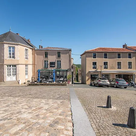 De L'esplanade-18 Min Du Puy Du Fou-ventilateurs- Billard- Baby-foot-flechettes-grande Maison De Bourg Spacieuse De 200m2- Famille-amis-groupe